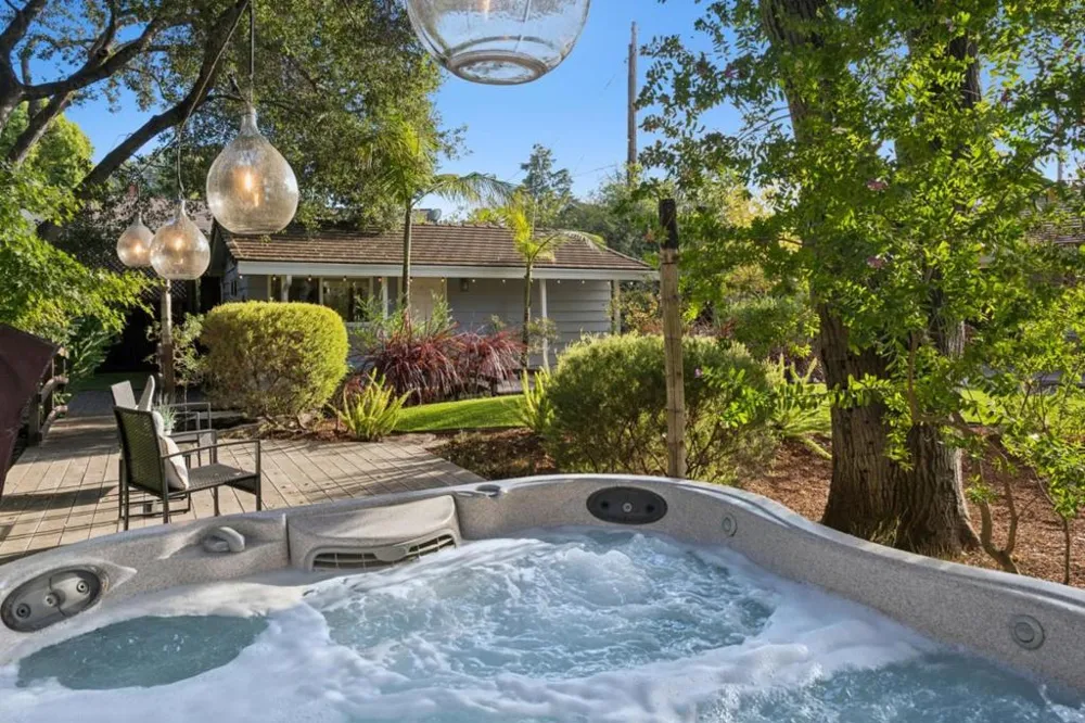 2068 Cynthia Way Los Altos, CA 94024