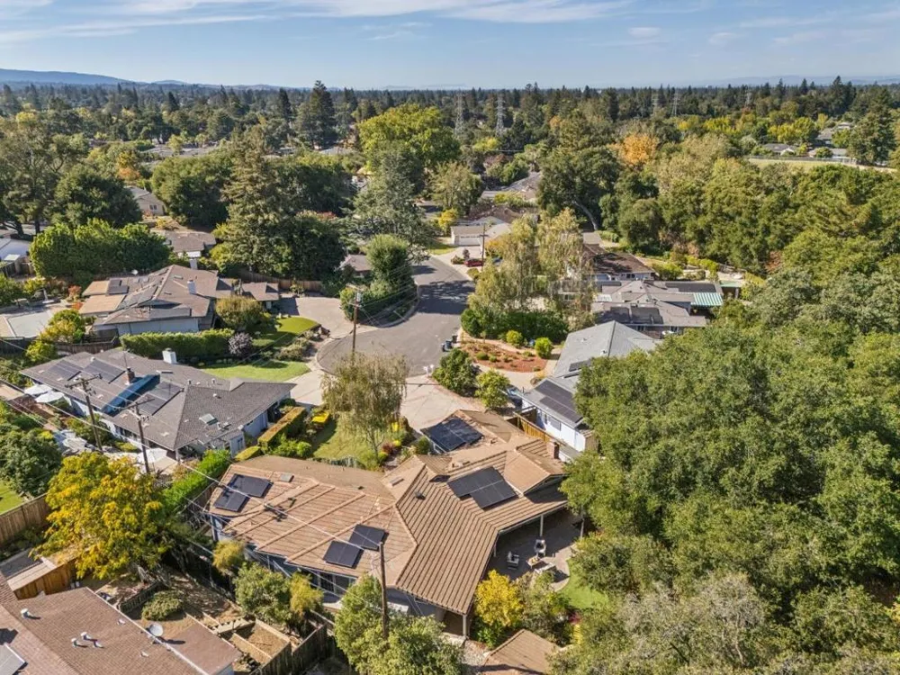 2068 Cynthia Way Los Altos, CA 94024