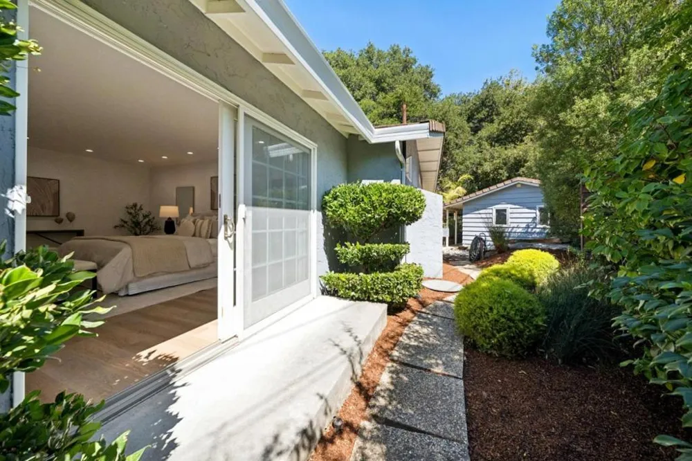 2068 Cynthia Way Los Altos, CA 94024