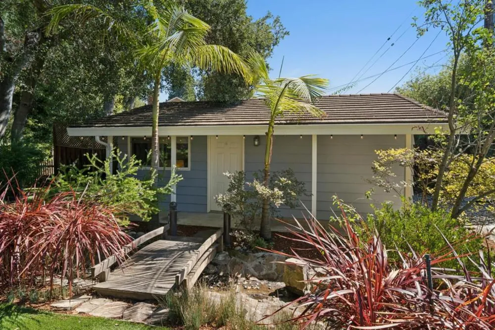 2068 Cynthia Way Los Altos, CA 94024