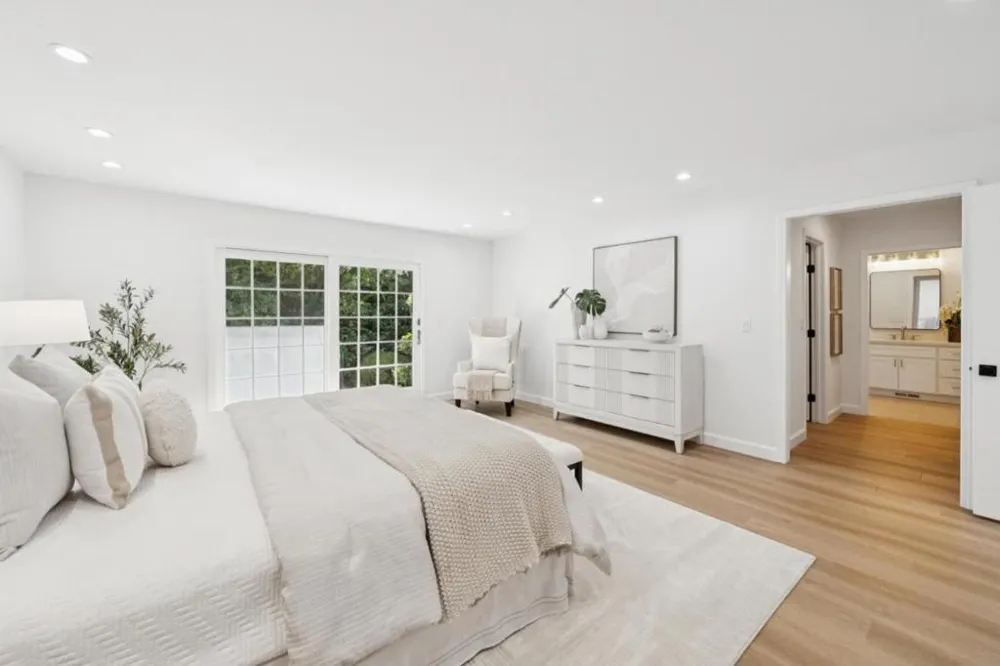 2068 Cynthia Way Los Altos, CA 94024