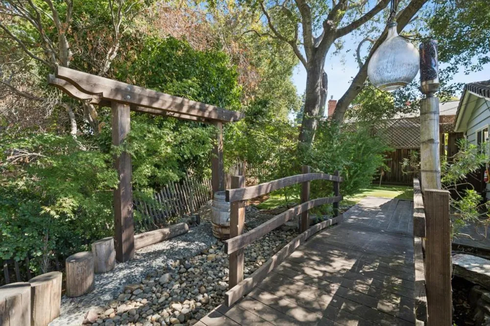 2068 Cynthia Way Los Altos, CA 94024