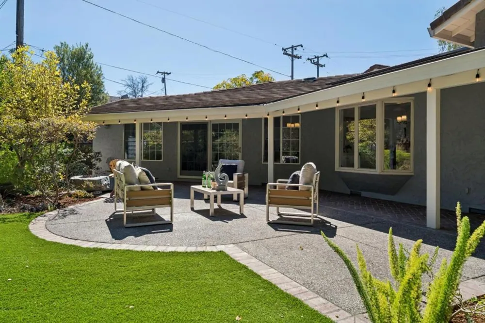 2068 Cynthia Way Los Altos, CA 94024