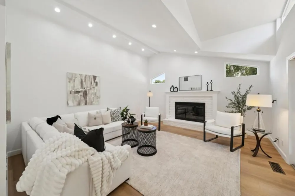2068 Cynthia Way Los Altos, CA 94024