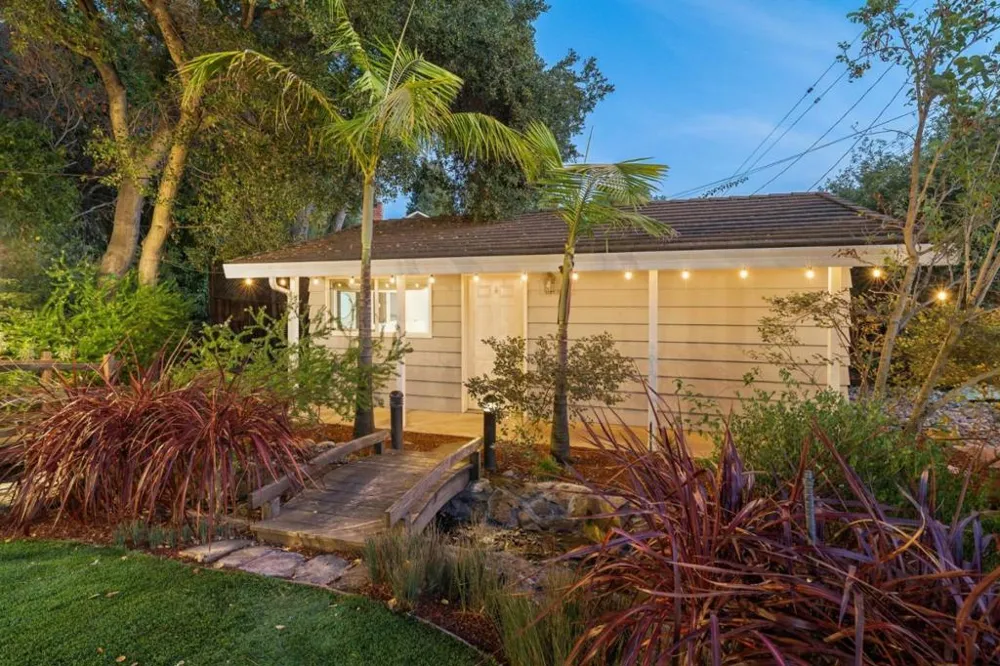 2068 Cynthia Way Los Altos, CA 94024