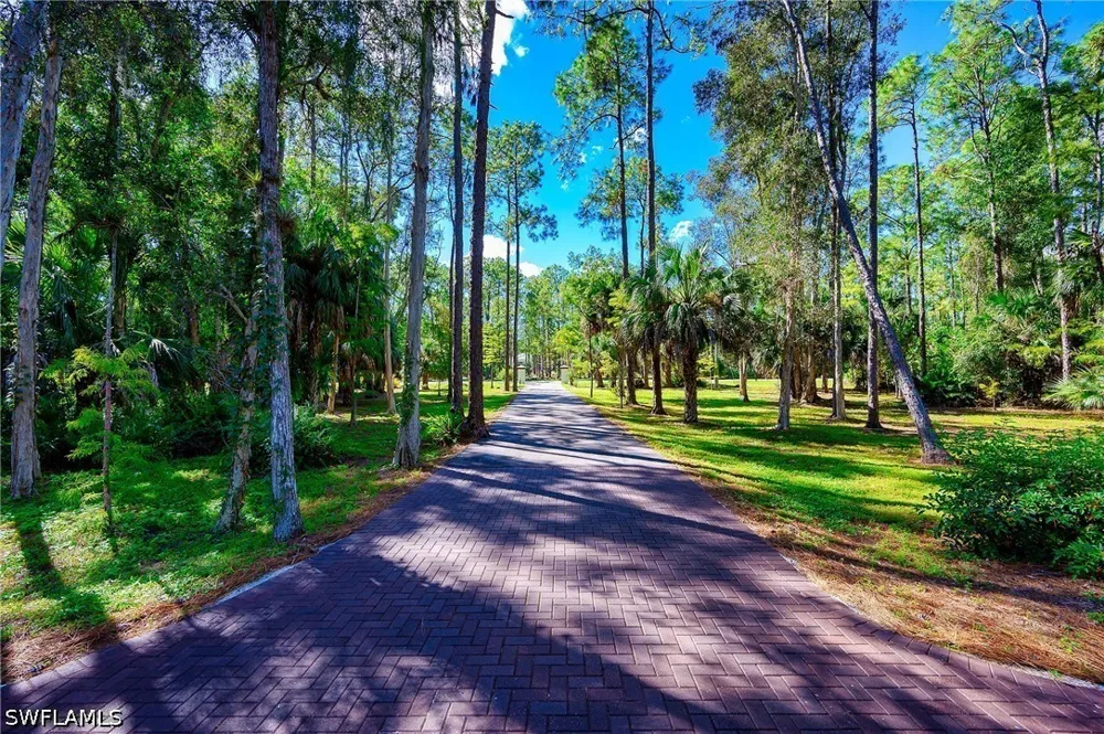 Golden Oaks Lane Naples, FL 34119