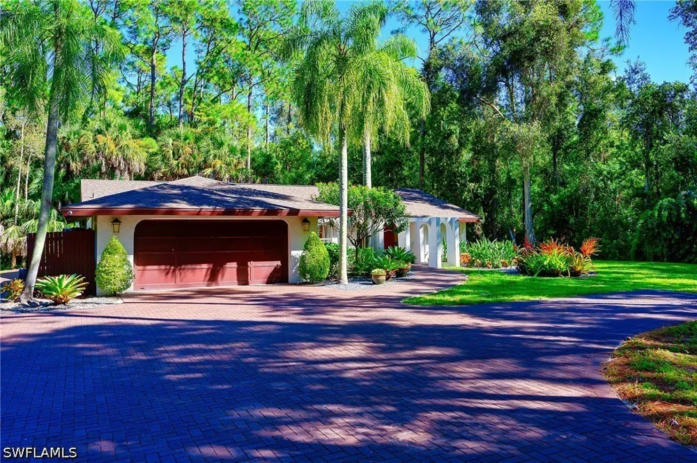 Golden Oaks Lane Naples, FL 34119