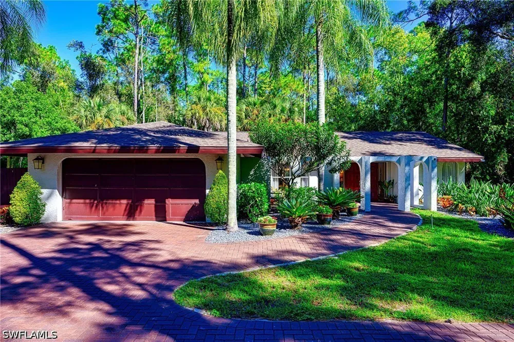 Golden Oaks Lane Naples, FL 34119