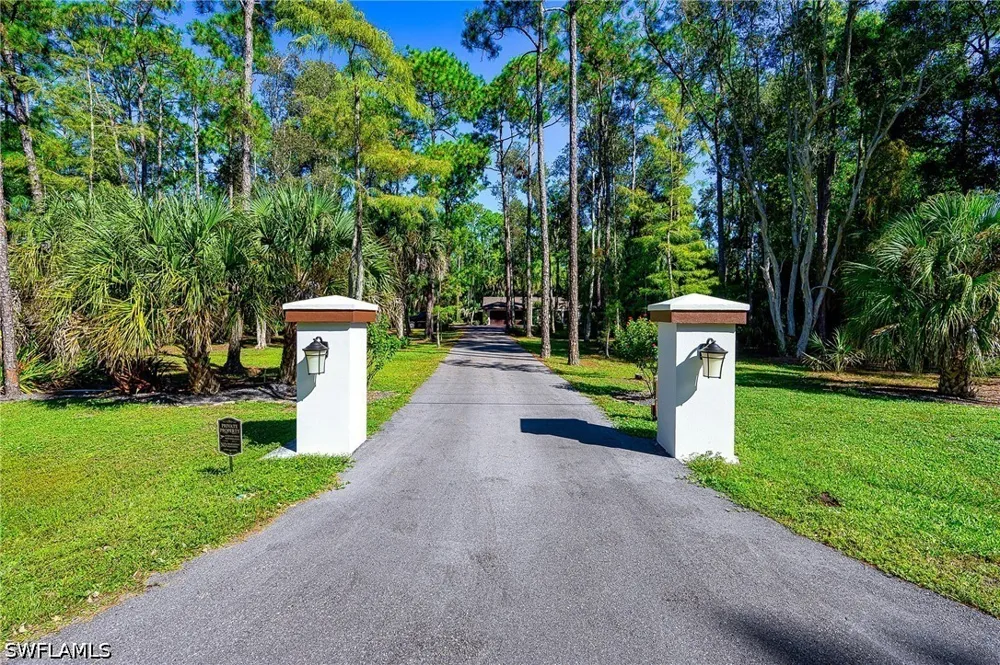 Golden Oaks Lane Naples, FL 34119