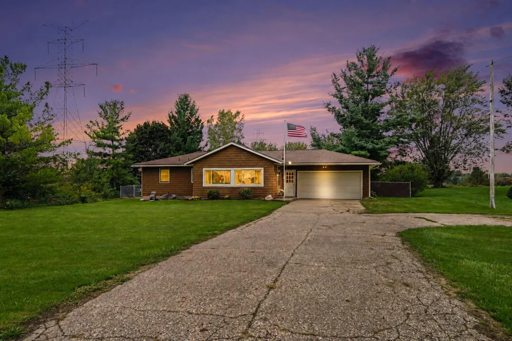 927 Lincoln Street Tallmadge Charter Township, MI 49534