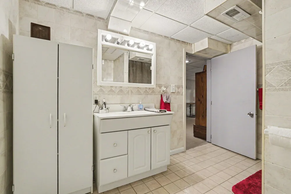 927 Lincoln Street Tallmadge Charter Township, MI 49534