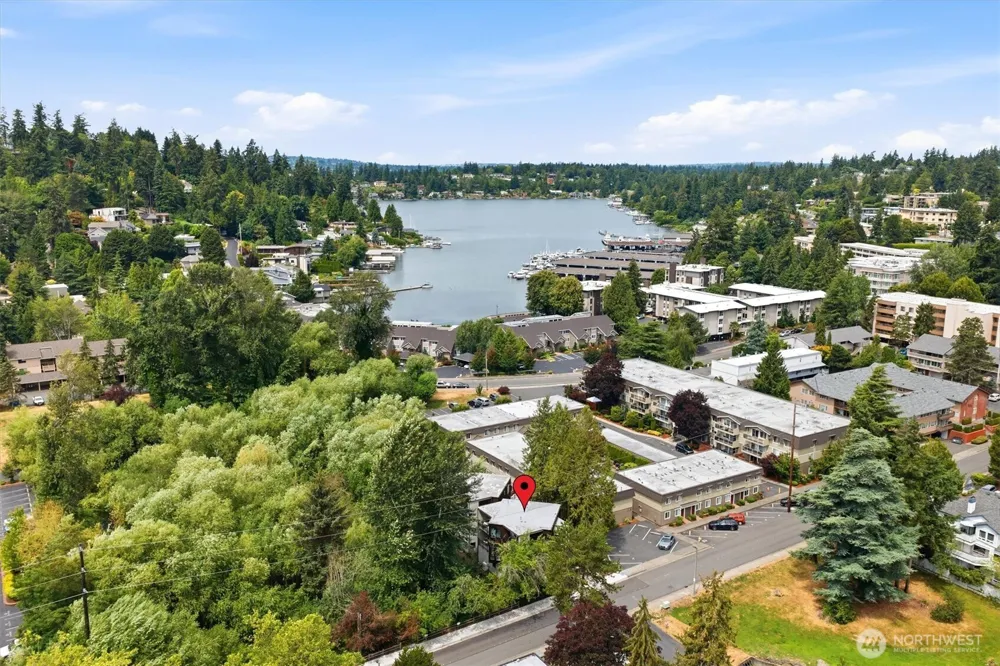 427 102nd Avenue SE Bellevue, WA 98004