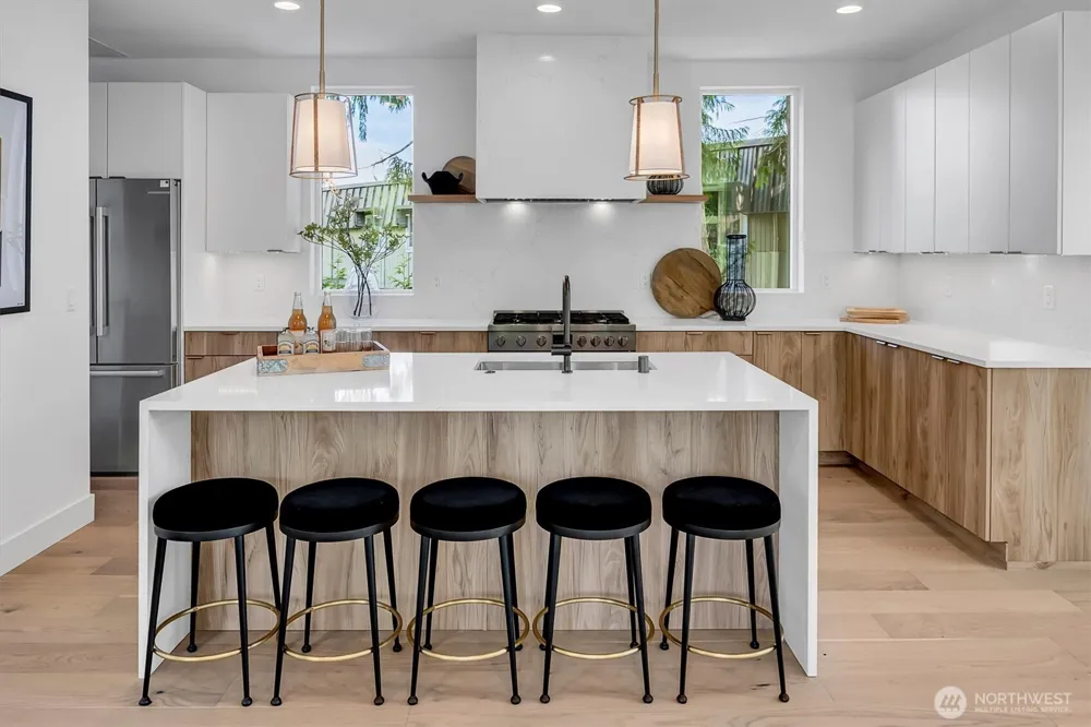 427 102nd Avenue SE Bellevue, WA 98004