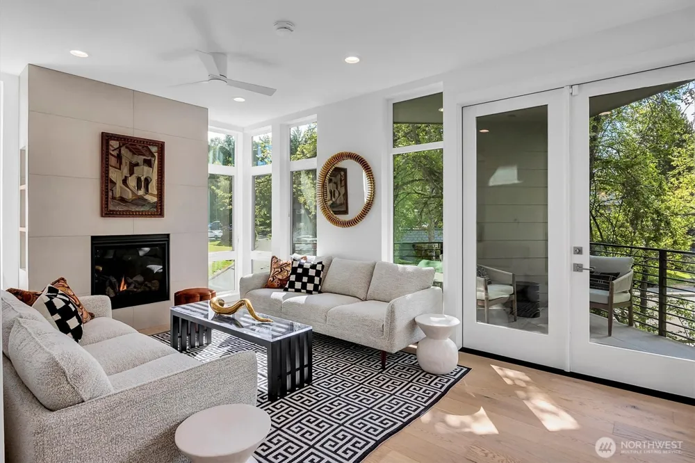427 102nd Avenue SE Bellevue, WA 98004