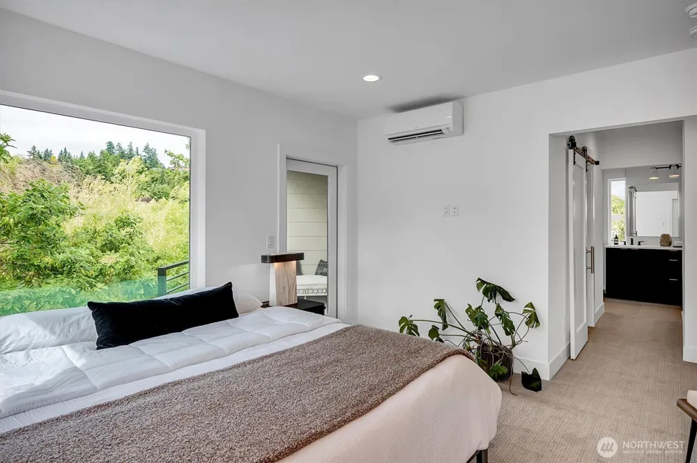 427 102nd Avenue SE Bellevue, WA 98004