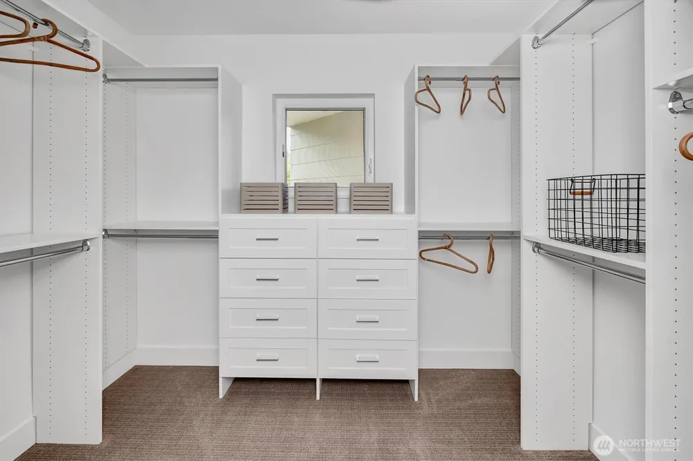 427 102nd Avenue SE Bellevue, WA 98004