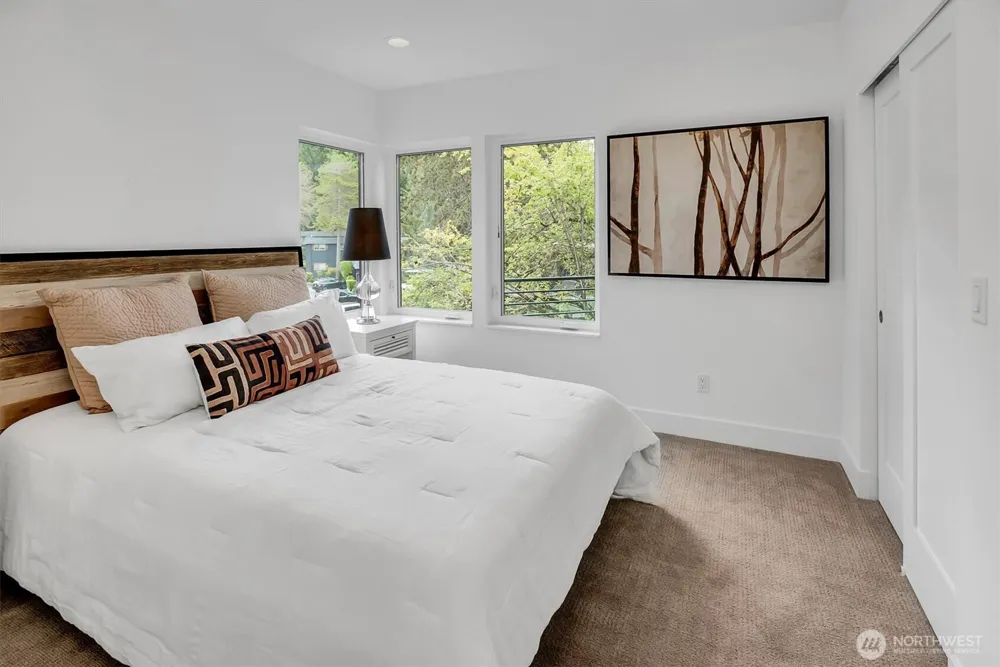 427 102nd Avenue SE Bellevue, WA 98004