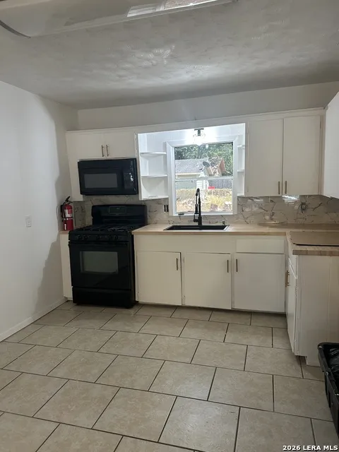 753 San Antonio Seguin, TX 78155