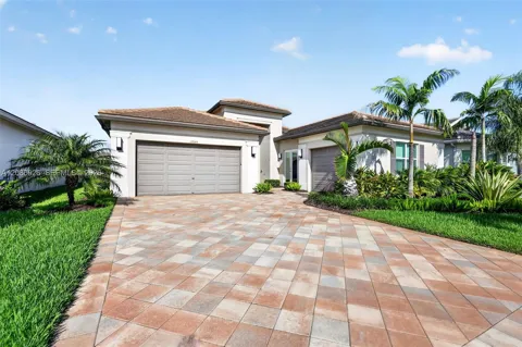 12046 SW Laguna Bay Pkwy