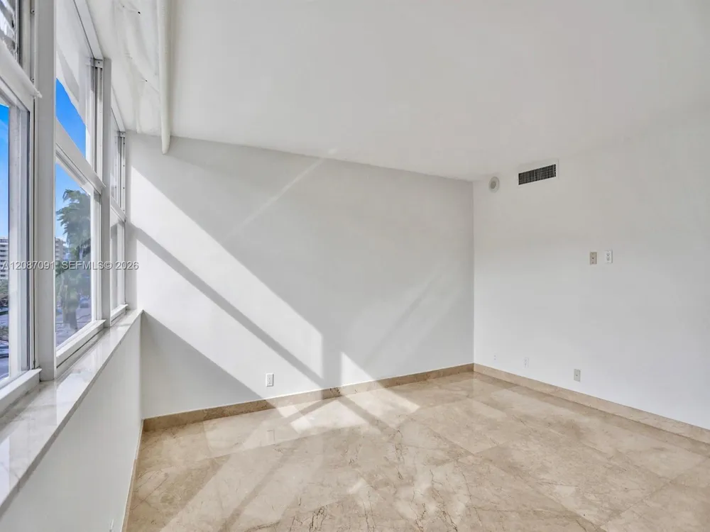 1880 S Ocean Dr #402 Hallandale Beach, FL 33009