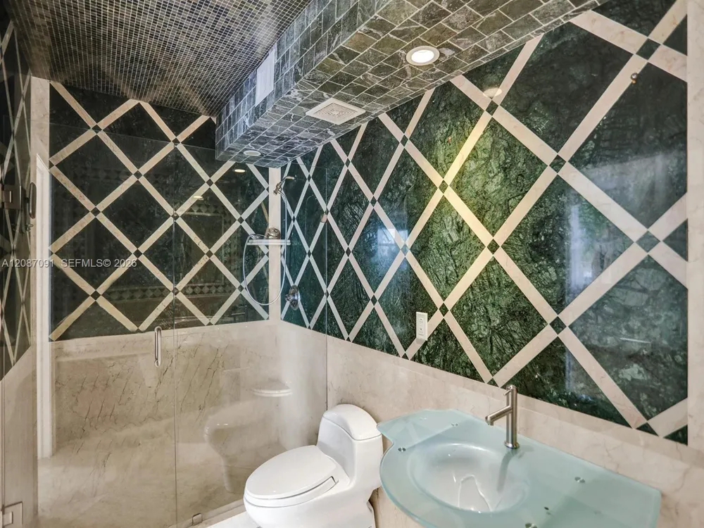 1880 S Ocean Dr #402 Hallandale Beach, FL 33009