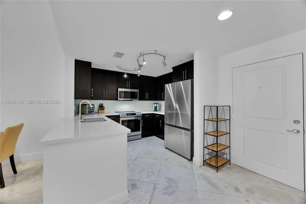 10 Aragon Ave #810 Coral Gables, FL 33134