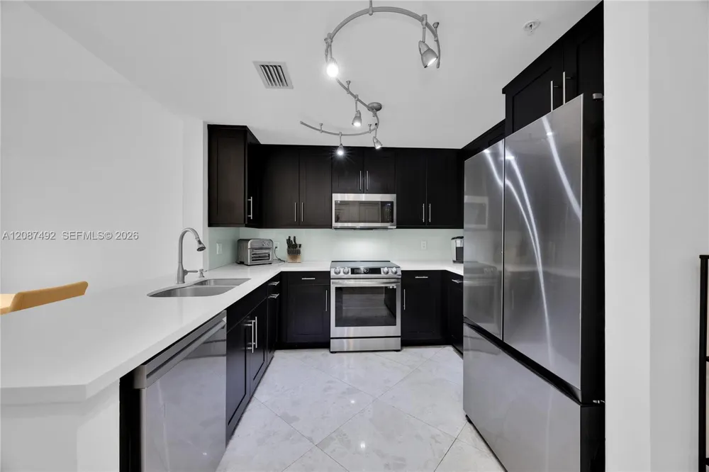10 Aragon Ave #810 Coral Gables, FL 33134