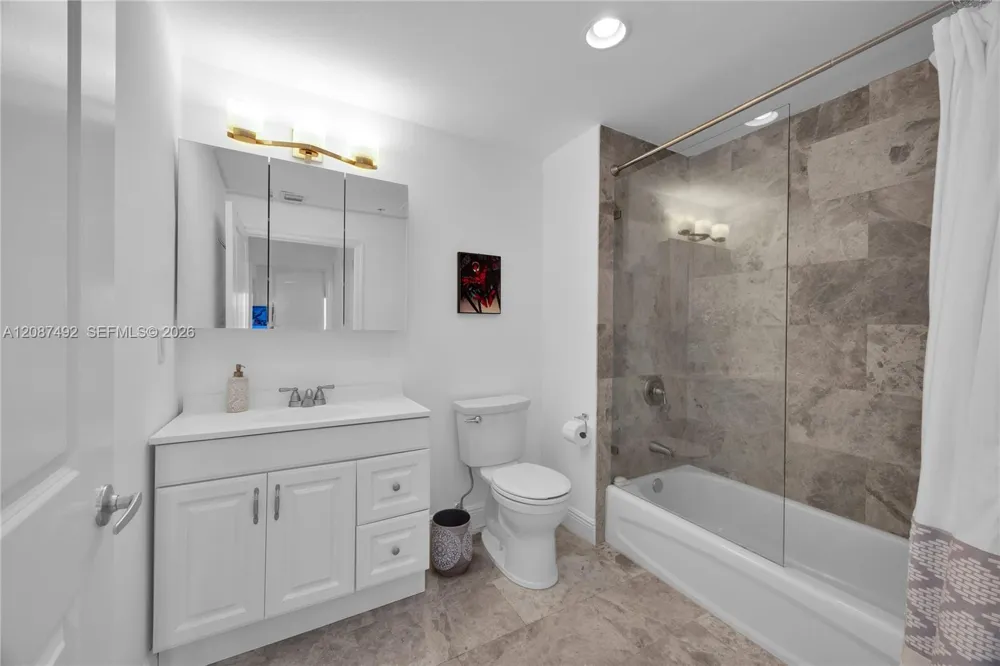 10 Aragon Ave #810 Coral Gables, FL 33134