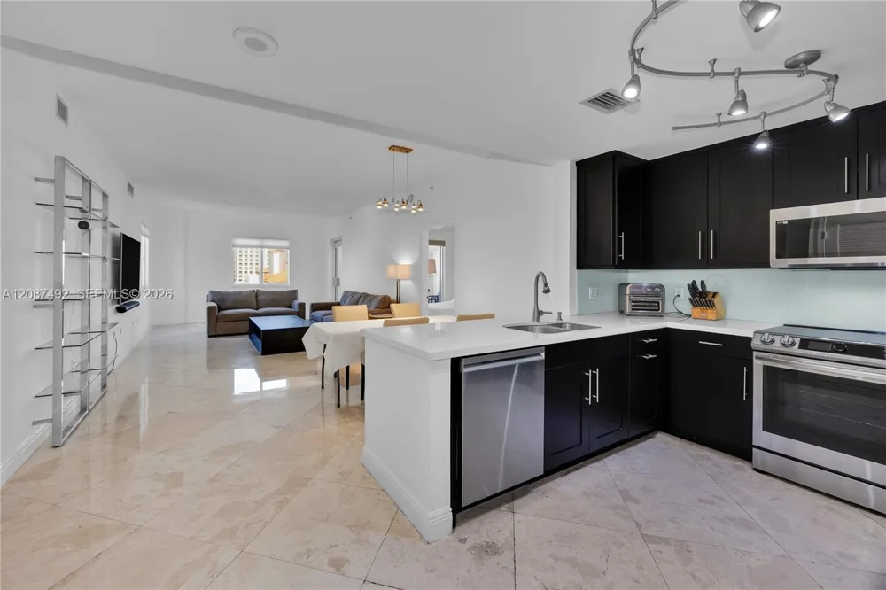 10 Aragon Ave #810 Coral Gables, FL 33134