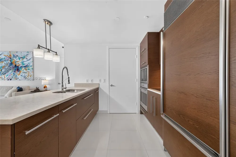 475 Brickell Ave #4613 Miami, FL 33131