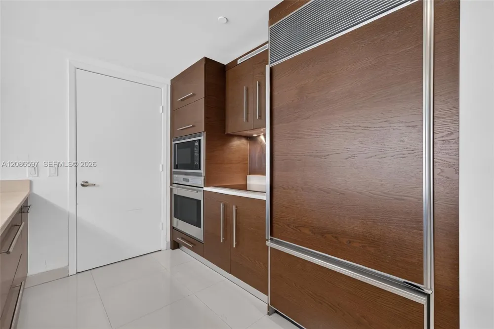 475 Brickell Ave #4613 Miami, FL 33131
