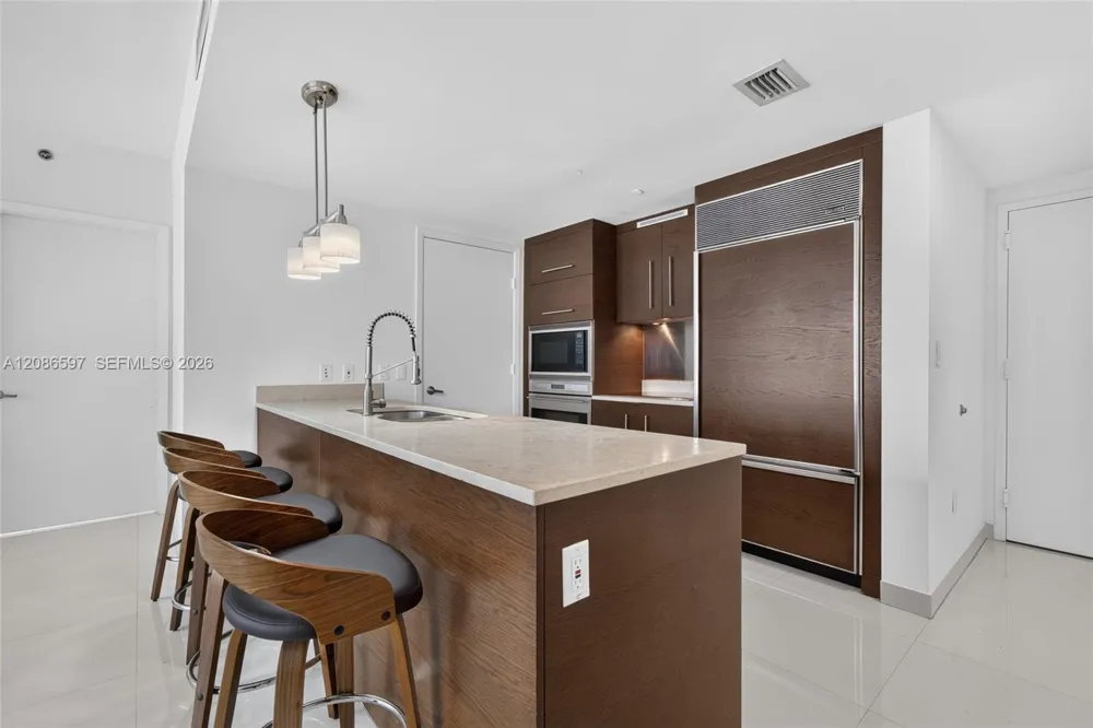 475 Brickell Ave #4613 Miami, FL 33131