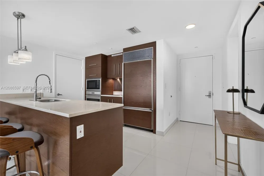 475 Brickell Ave #4613 Miami, FL 33131