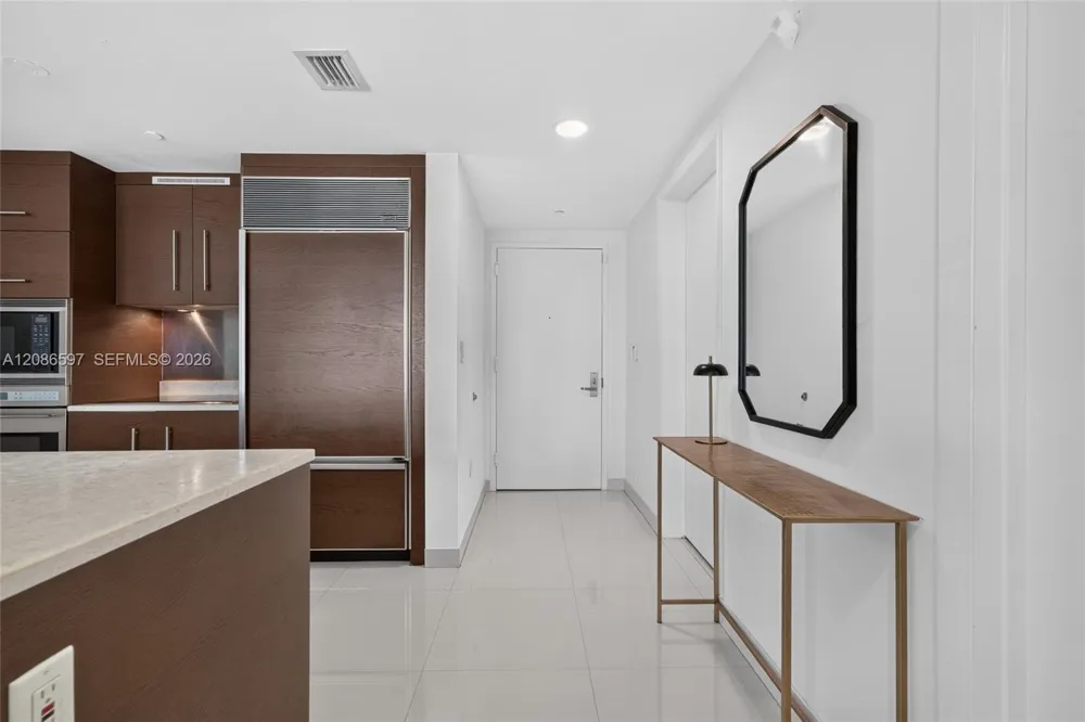 475 Brickell Ave #4613 Miami, FL 33131