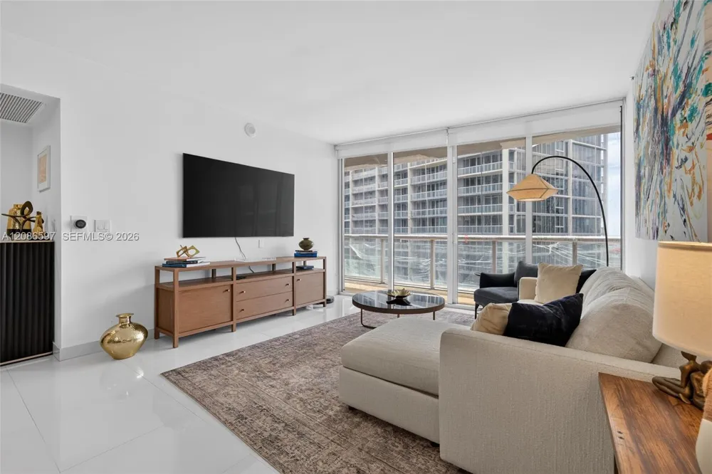 475 Brickell Ave #4613 Miami, FL 33131