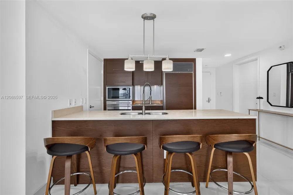 475 Brickell Ave #4613 Miami, FL 33131