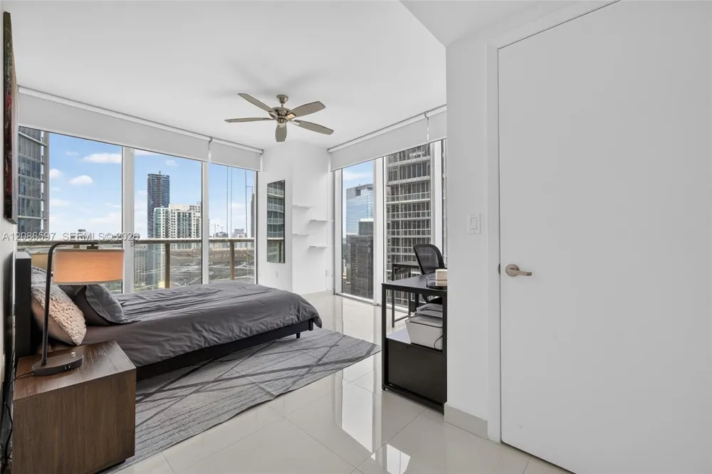 475 Brickell Ave #4613 Miami, FL 33131