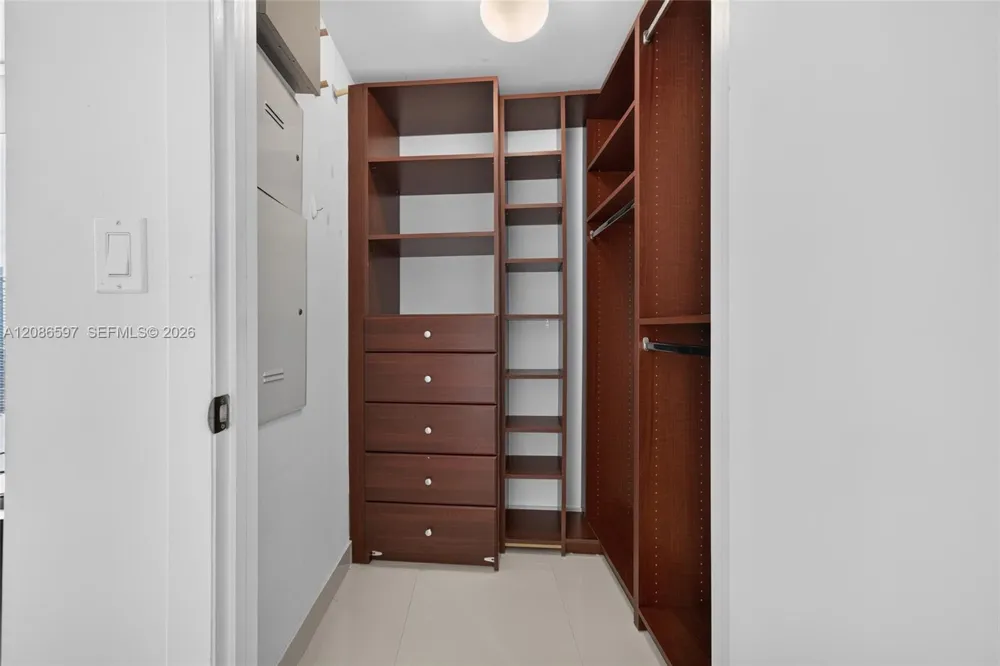 475 Brickell Ave #4613 Miami, FL 33131