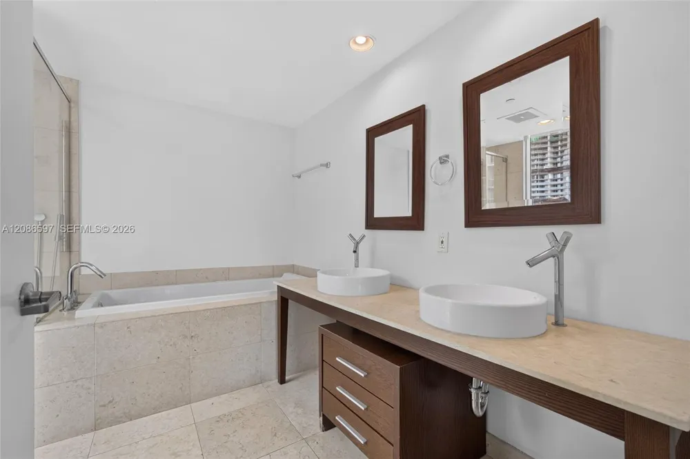 475 Brickell Ave #4613 Miami, FL 33131