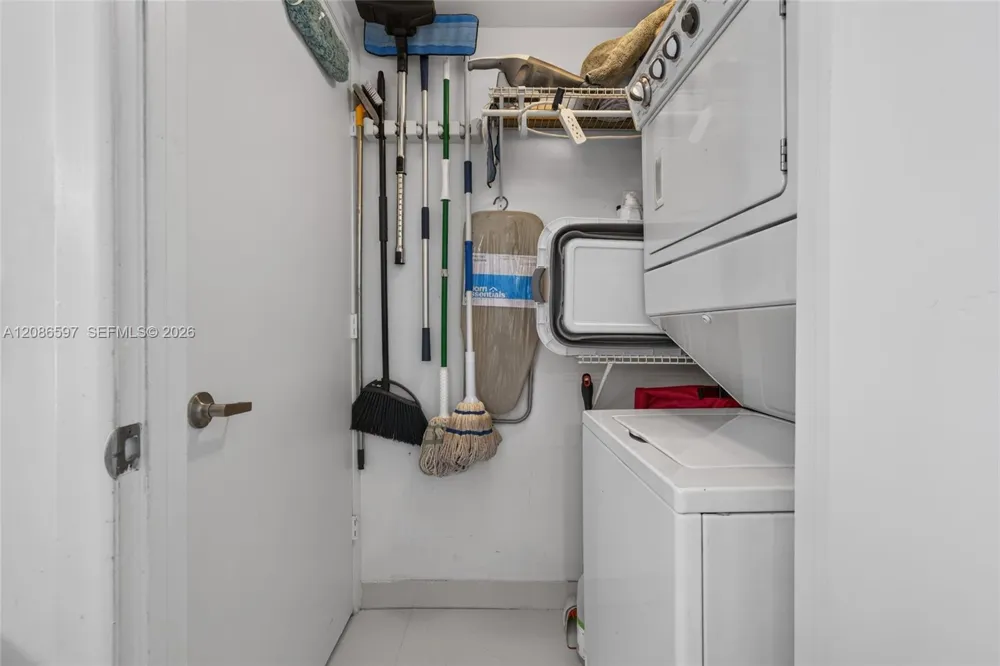 475 Brickell Ave #4613 Miami, FL 33131