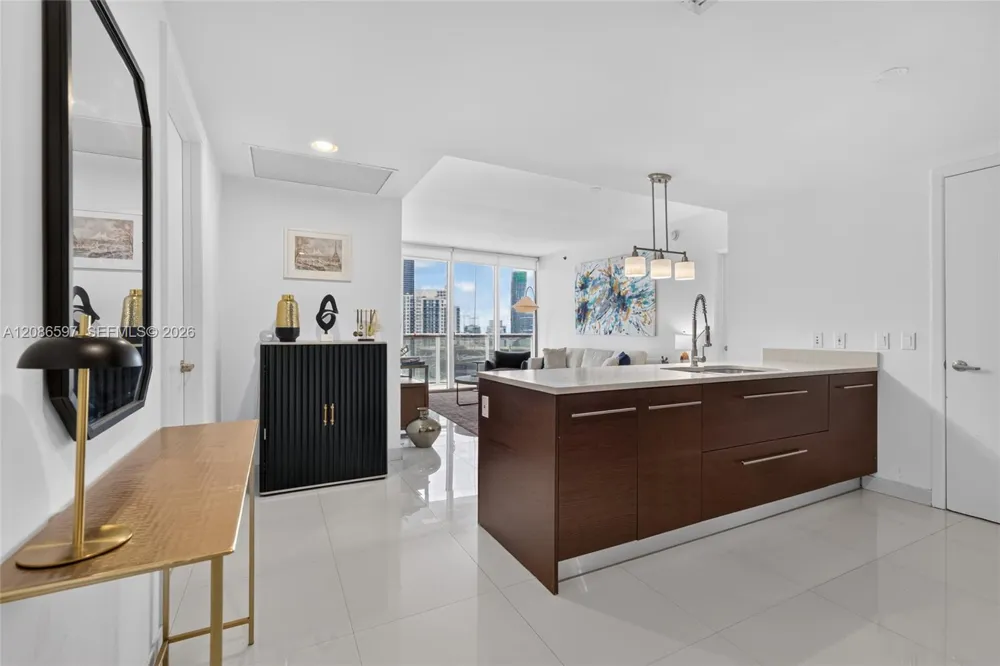 475 Brickell Ave #4613 Miami, FL 33131