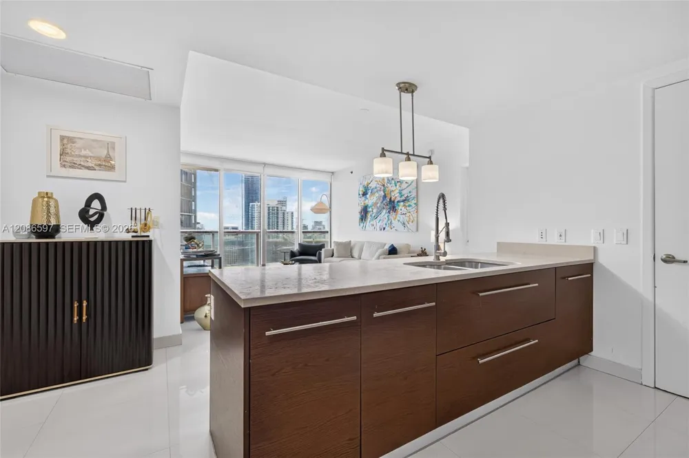475 Brickell Ave #4613 Miami, FL 33131