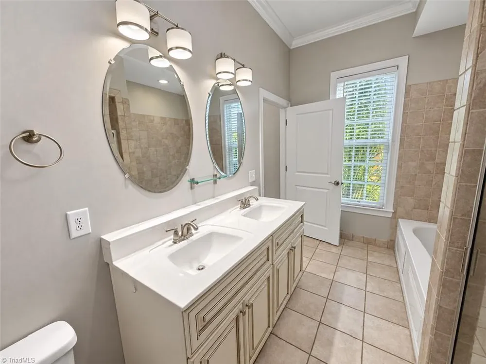 238 E Lewis Street #403 Greensboro, NC 27406