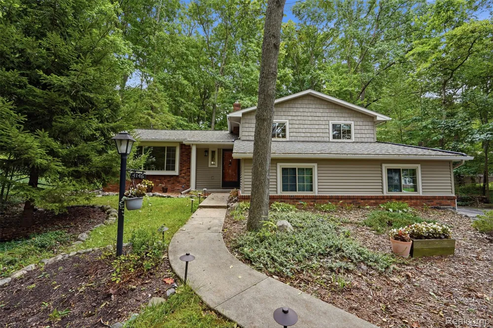 4146 Timberview Drive Genoa Township, MI 48843