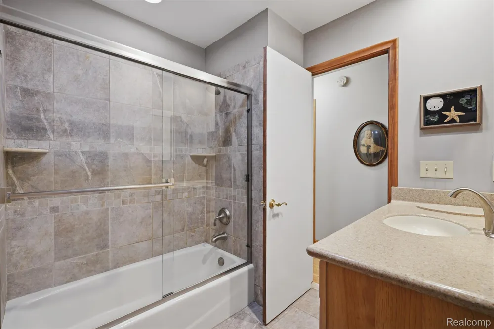 4146 Timberview Drive Genoa Township, MI 48843