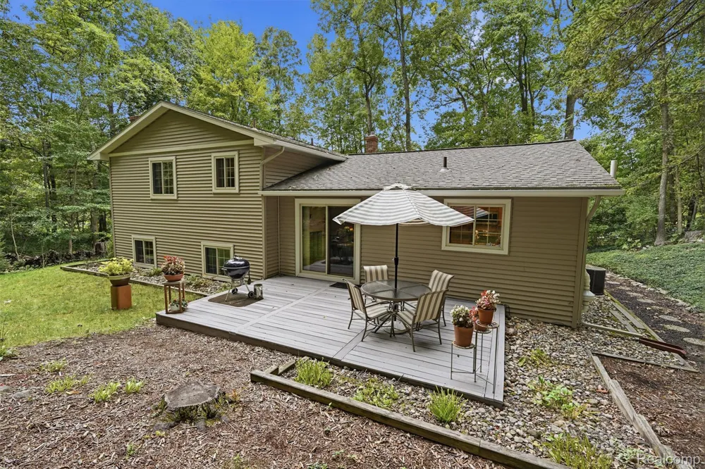 4146 Timberview Drive Genoa Township, MI 48843