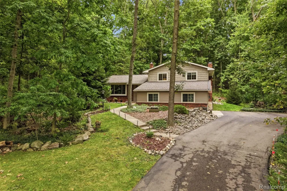 4146 Timberview Drive Genoa Township, MI 48843