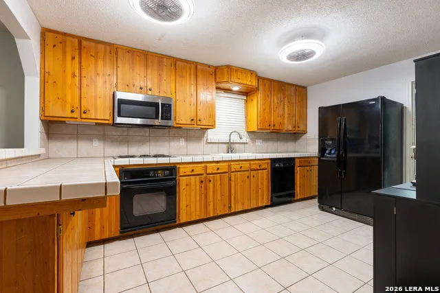 2114 TERMINAL LOOP RD McQueeney, TX 78123
