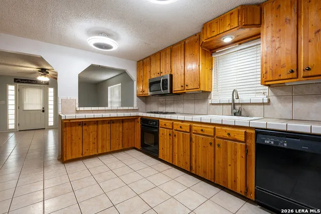 2114 TERMINAL LOOP RD McQueeney, TX 78123