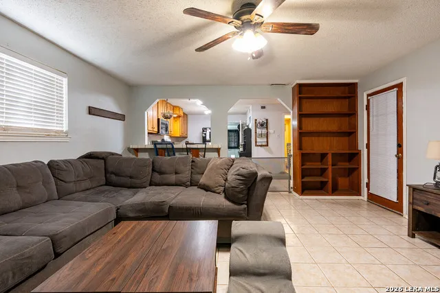 2114 TERMINAL LOOP RD McQueeney, TX 78123